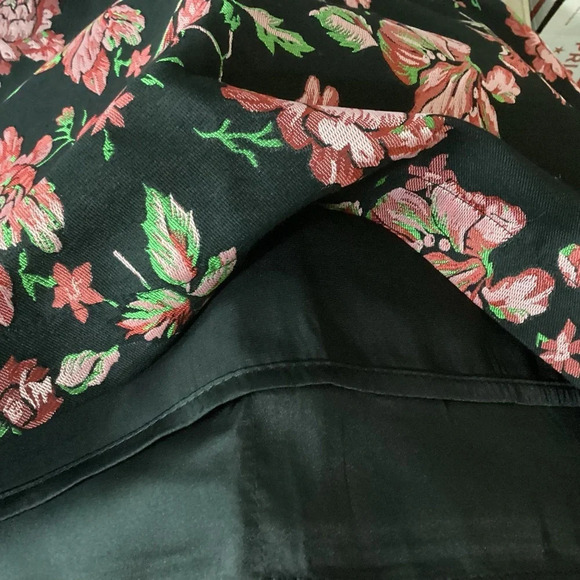 MinkPink Larache Mini Skirt Medium NEW - Picture 5 of 7